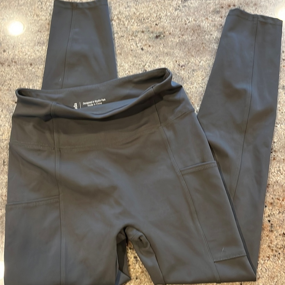 Zuda yoga pants with pockets